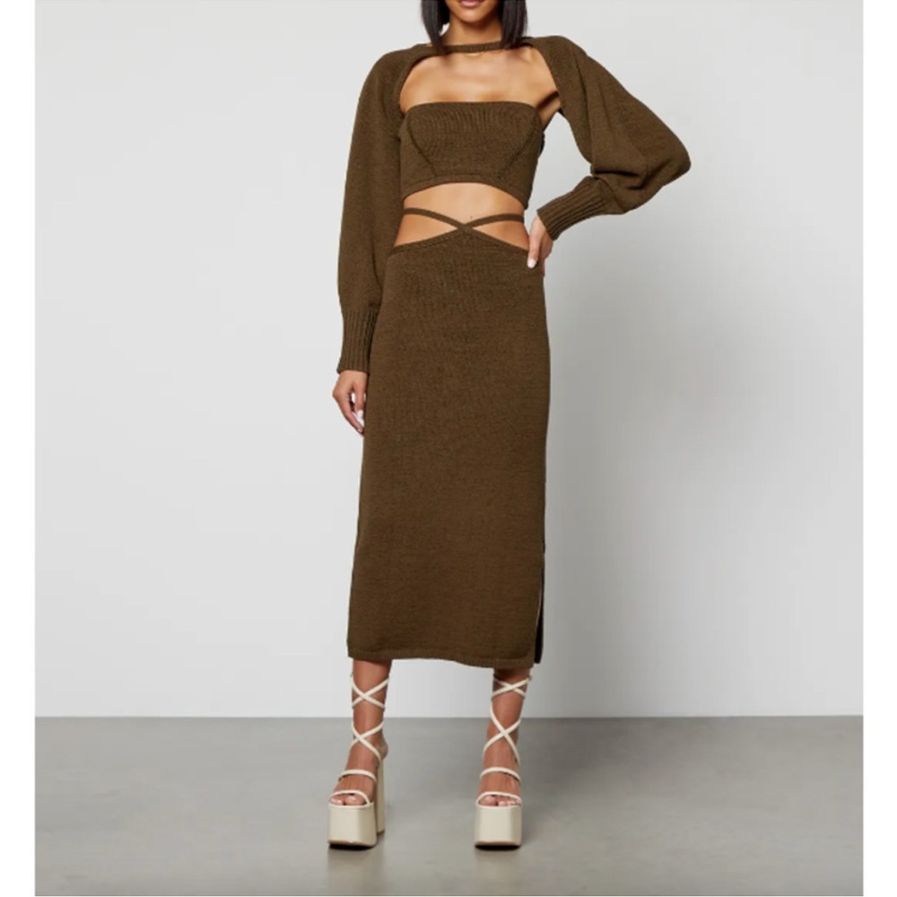 Cult Gaia 2pc SET

Sally Knit Top in Advieh & Hedda Tie-Waist Knit Midi Skirt